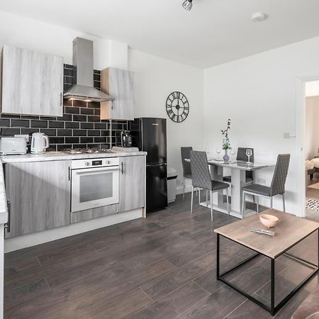 Modern Family Home W/Wi-Fi, Netflix, Self Check-In ลอนดอน ภายนอก รูปภาพ
