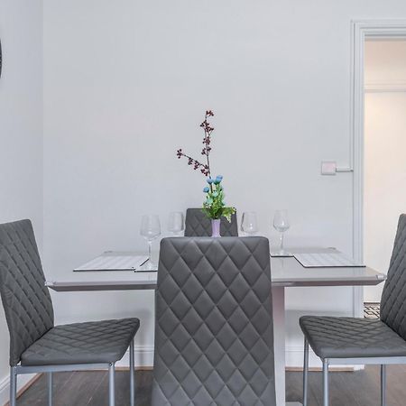 Modern Family Home W/Wi-Fi, Netflix, Self Check-In ลอนดอน ภายนอก รูปภาพ