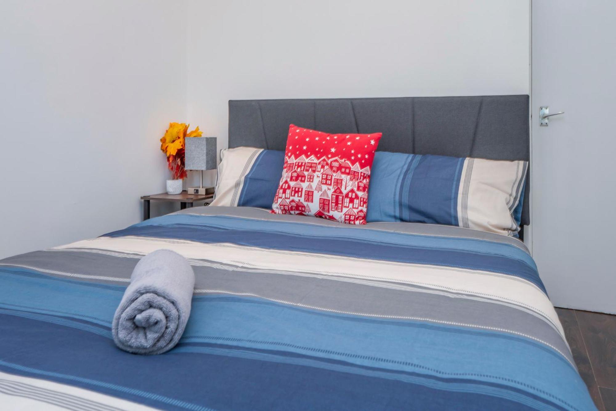 Modern Family Home W/Wi-Fi, Netflix, Self Check-In ลอนดอน ภายนอก รูปภาพ