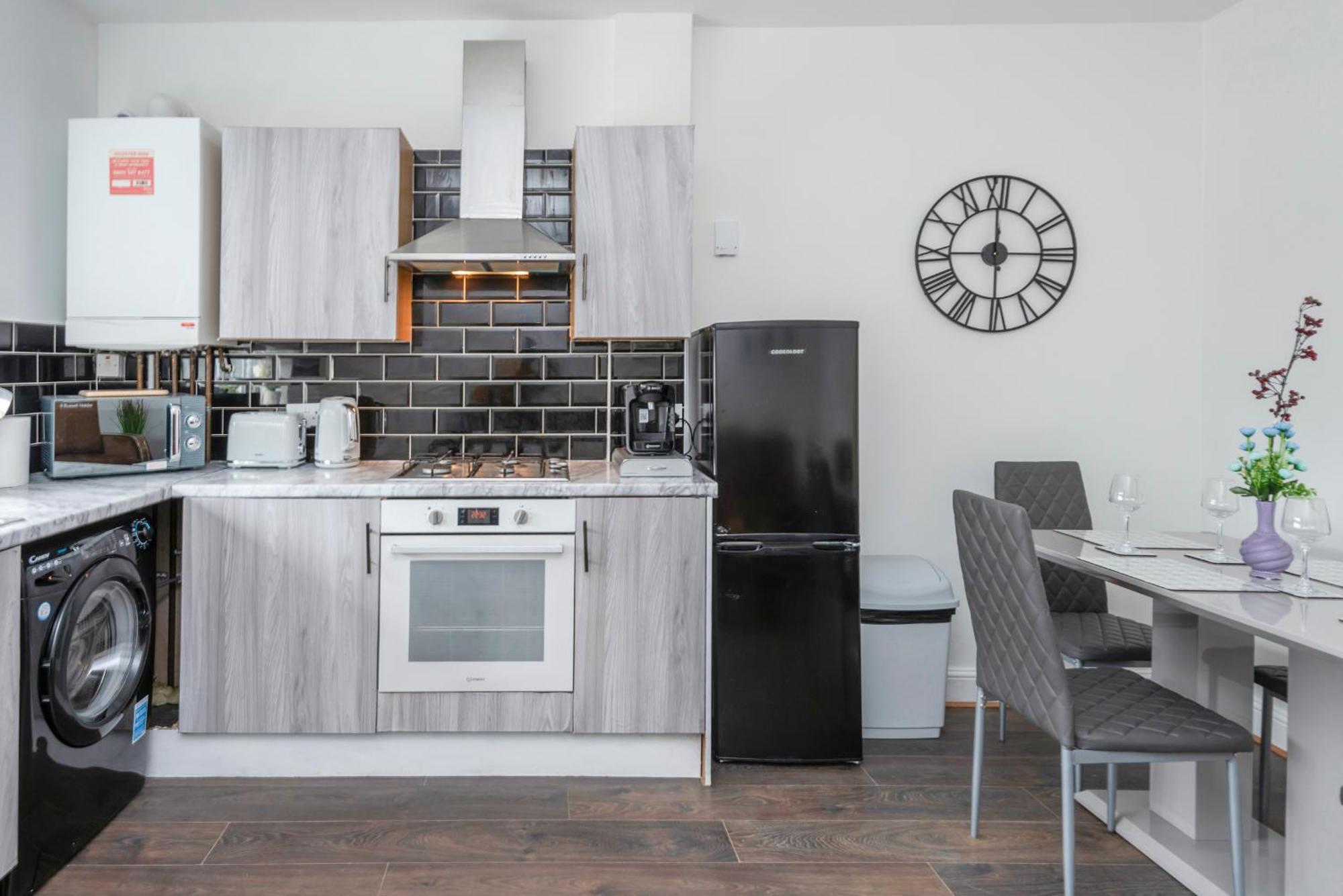 Modern Family Home W/Wi-Fi, Netflix, Self Check-In ลอนดอน ภายนอก รูปภาพ