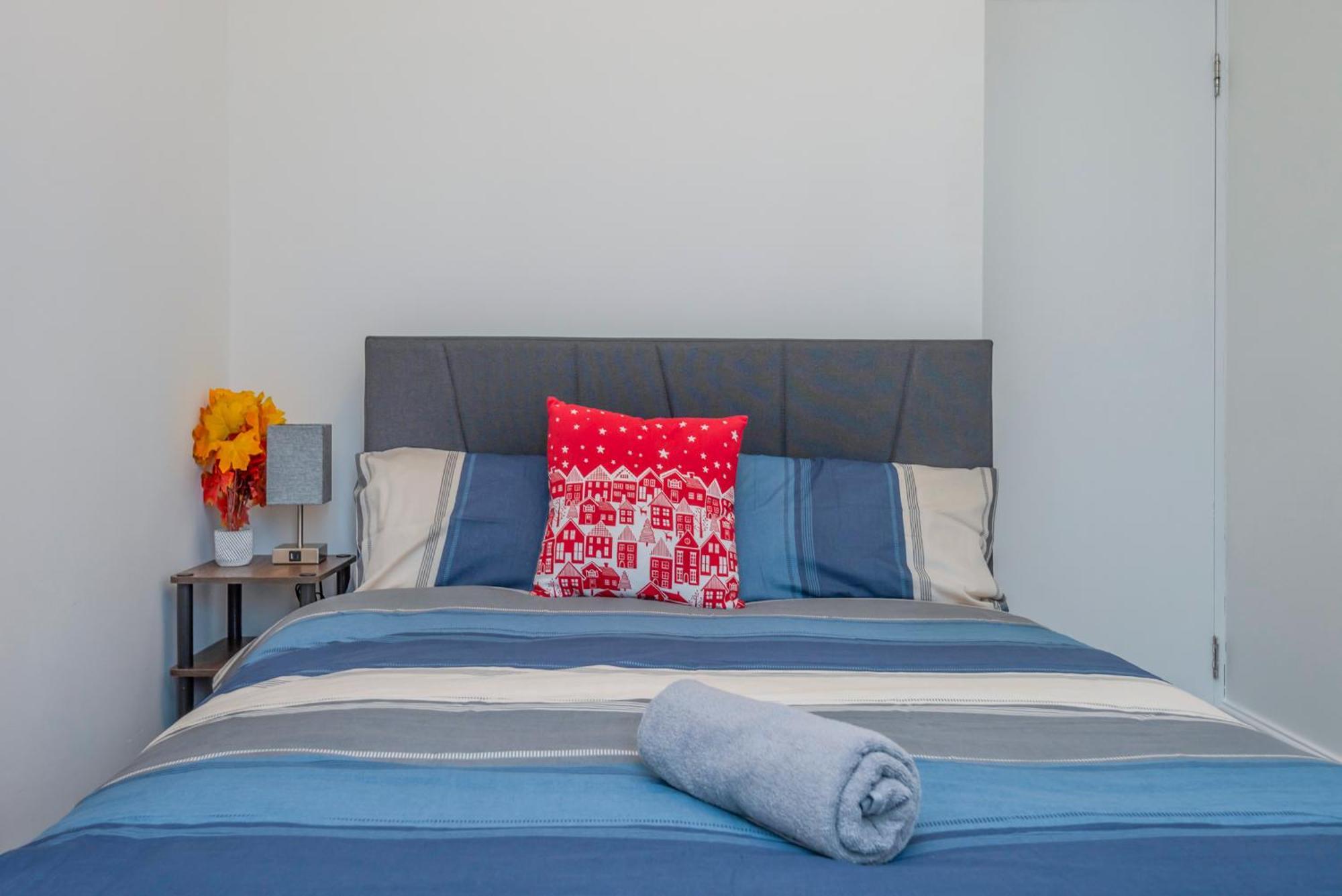 Modern Family Home W/Wi-Fi, Netflix, Self Check-In ลอนดอน ภายนอก รูปภาพ